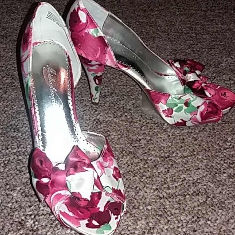 Never worn pink peep toe heels